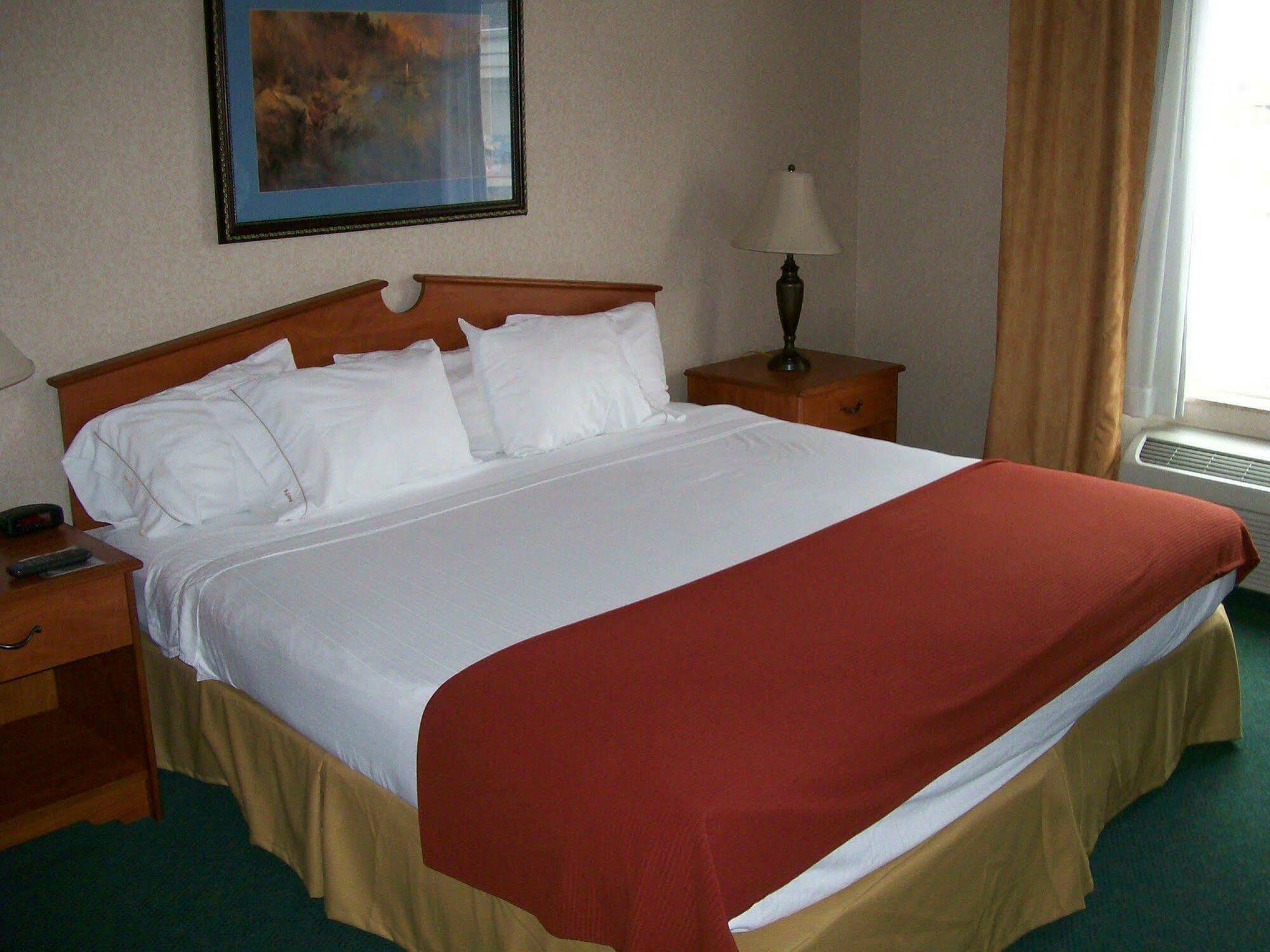 Holiday Inn Express & Suites - Dickinson By Ihg Екстер'єр фото